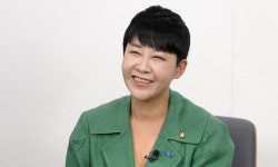 “‘눈물’ 부르던 리아, 이제 눈물 닦아주는 김재원 의원 될게요” [뉴스+]