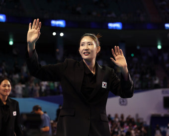 ‘배구 여제’다운 배포, 품격, 포용 드러난 국가대표 은퇴식…김연경 혼자가 아닌 선후배, 친구와 함께 해 감동은 12배