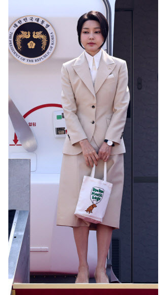 “김건희 여사, 디올백·샤넬 화장품 돌려 달라”