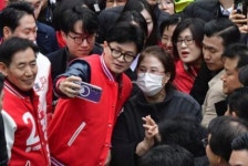 홍준표, 연일 한동훈 직격…“오세훈 같은 미남이 셀카 찍는 건 이해”