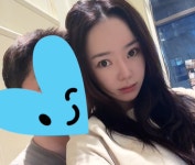 서우, 셀프 열애 공개?… 의문의 남성과 백허그하고 “안주 뭐 먹지”