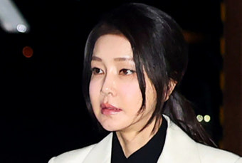 민주 “檢, 김건희 포토라인 비켜간 ‘소환쇼’…방식·날짜·장소 모두 김 여사 픽”
