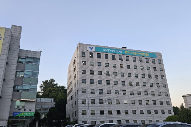 휘문고 감독 감봉 논란, 서울교육청과 휘문고 대립 심화