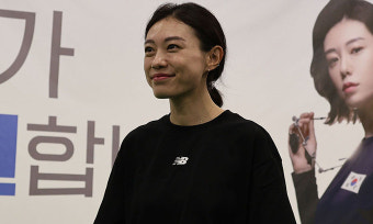[속보] 사격 은메달 김예지, 기자회견 중 쓰러져