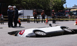 연희동 싱크홀 인근서 도로 침하 또 발견…2개 차로 통제