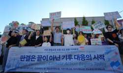 “지금이 2049년은 아니니까, 이제 시작”… 앞으로를 바라보는 기후 활동가들