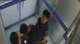 도와주세요 약봉지 든 채 쓰러진 시민…경찰의 하임리히법 덕분에 생존