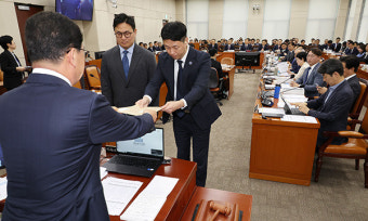 野, ‘관저 공사 의혹’ 21그램 대표 잠적에 ‘김건희 라인’ 출석 요구