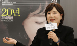 ‘벽 속의 요정’ 20주년 무대 서는 김성녀 “연극배우로 위상 찾아준 고마운 작품”
