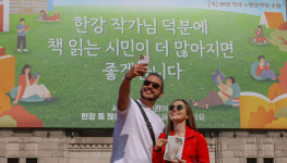 [포토] 한강 작가님 덕분에 책 읽는 시민이 더 많아지면 좋겠습니다