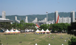 올림픽경기장 품은 몽촌토성… 역사·문화공간 아름다운 조화 [스페이스도슨트 방승환의 건축진담]