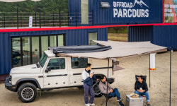 뻔한 자동차 매장은 그만!… ‘펀’한 복합 문화공간 변신