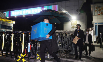경찰 ‘피의자 尹’ 첫 강제수사… 대통령실 압수수색 불발 [비상계엄 후폭풍]