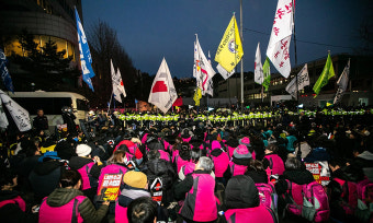 “윤석열을 체포하라”… 민주노총, 한남동 관저 앞 경찰과 대치 끝 해산