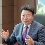 당진시 간척지에서 펄떡이는 연어·새우 양식, 서해안 최고의 수산·관광 도시 된다