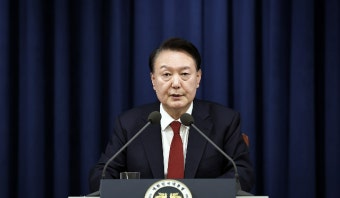 [속보] 법원, ‘내란 혐의’ 윤대통령 체포영장 발부…현직 처음
