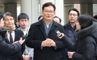 [포토] '불법 정치자금 수수' 송영길 소나무당 대표(전 민주당 대표) 1심 징역 2년 법정 구속