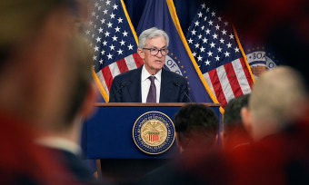 미국 연준, 트럼프 대통령과 대립하며 기준금리 동결 결정