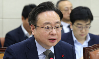 조규홍 복지장관 “의대정원 동결·감원 포함 원점 검토”