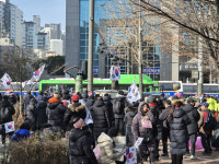 尹 출석 예고에 삼엄해진 법원…경찰 제지에도 극렬 시위 [밀착취재]