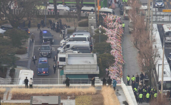 ‘국회의원 끌어내라 지시했나’ 묻자…윤 대통령 “없습니다”