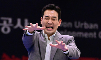 ‘5세트에만 10점 폭발’ 메가 앞세운 정관장, 현대건설 풀 세트 접전 끝에 누르고 ‘파죽의 12연승’