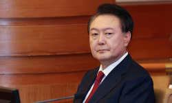 “피 토하는 심정으로” 계엄 선포… 54일만에 구속 상태 재판행 [尹 구속기소]