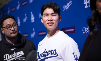 김혜성, MLB 2025 신인왕 후보 23위, 사사키는 3위