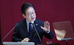 이재명 “양으로 승부하는 시대 갔다… ‘주4일 근무’로 나아가야”