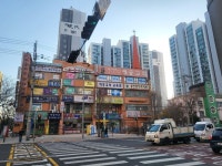 “제발 사가주세요”… 고점에 물린 3040 ‘영끌족’들 결국 [뉴스+]