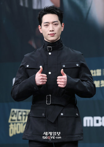 언더커버 하이스쿨, 서강준의 매력과 미스테리한 스토리가 시청자들을 매료시키며 인기↑