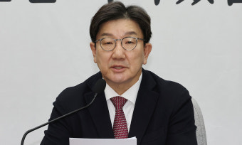 이재명 “세상에 흑백만 있나?”…권성동 “이재명 중도보수는 ‘두 길 보기 정치사기’” [투데이 여의도 스케치]