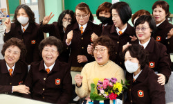 전북 최초 일반계고 성인반 입학식… 최고령 83세 배움의 열정