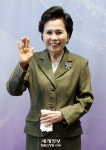 [포토] 이미자 반가운 손인사