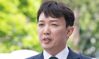 검찰, ‘리조트 접대·위장전입 혐의’ 이정섭 검사 불구속 기소