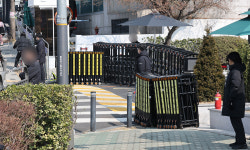 尹 탄핵심판 선고 당일 경찰 1만여명 투입할 듯…헌재 인근 주유소 폐쇄도