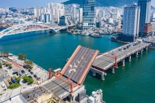 해군 3함대 부산항만방어전대, 영도대교서 도개 훈련 전개