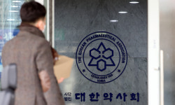 다이소에 건기식 관련 ‘갑질’ 의혹… 공정위 도마 위 오른 대한약사회 [경제 레이더]