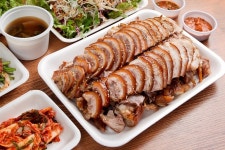 포장 용기 하나에도 울며 겨자 먹기…족발야시장 가맹점주들 ‘고통’