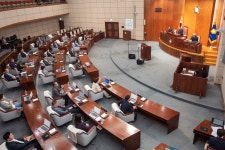 ‘동료 폭행·폄훼, 성추행’ 물의 군산시의회, 이번엔 “주정차 단속 자제” 요구 물의