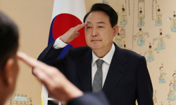 파면선고에 전군에 걸린 '윤석열 사진' 철거한다