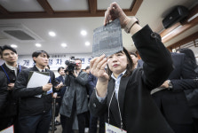 모든 과정 꼼꼼하게 투·개표 시연회 연 중앙선관위 [한강로 사진관]