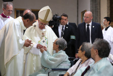 한국 아낀 프란치스코 교황…위안부·세월호 피해자 만나 “인간적 고통 앞에 중립 없다”