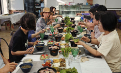 꽃차 만들고 텃밭 가꾸니 힐링이 절로…‘치유농업’ 뜬다 [농어촌이 미래다-그린 라이프]