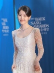 소속사 없는 ‘어린 애순’에게 빛나는 시간을 만들어준 아이유…‘함께 빛낸 백상’