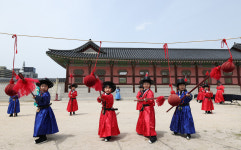 갑사 취재 체험하는 어린이들 [한강로 사진관]