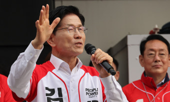 김문수, ‘계엄 사과’ 이틀만에 12·12 주동자 캠프 영입 논란