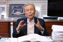 김종인 “연임제든 중임제든 국정 도움 안돼… 차라리 단임제가 낫다” [세상을 보는 창]