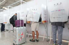 출국전에 사전투표하고 갑니다 [한강로 사진관]
