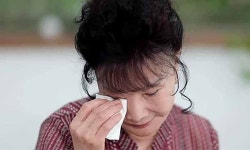 ‘목숨 건 노래 인생’ 얼굴 일그러져…불륜 남편과 이혼 후 사기결혼당해 전 재산 날린 여가수